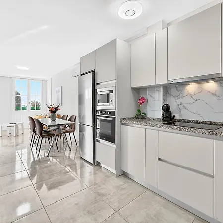 Beachfront First Line Modern With Ac * Playa de las Américas