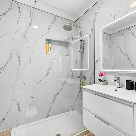 Beachfront First Line Modern With Ac *