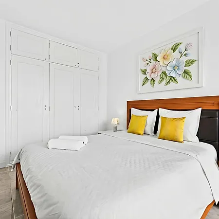 Beachfront First Line Modern With Ac Lägenhet